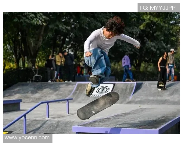 重庆滑板队的防守策略与失误分析探讨滑板运动的成长与挑战